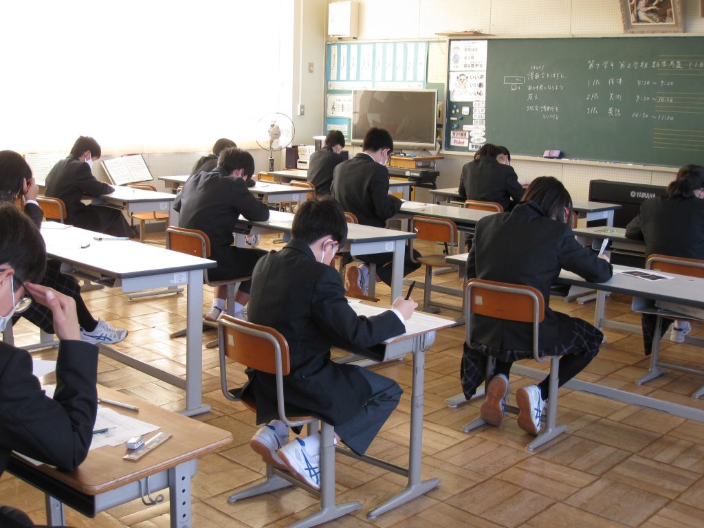 11月30日(火)期末考査 – 南砺市立 南砺つばき学舎